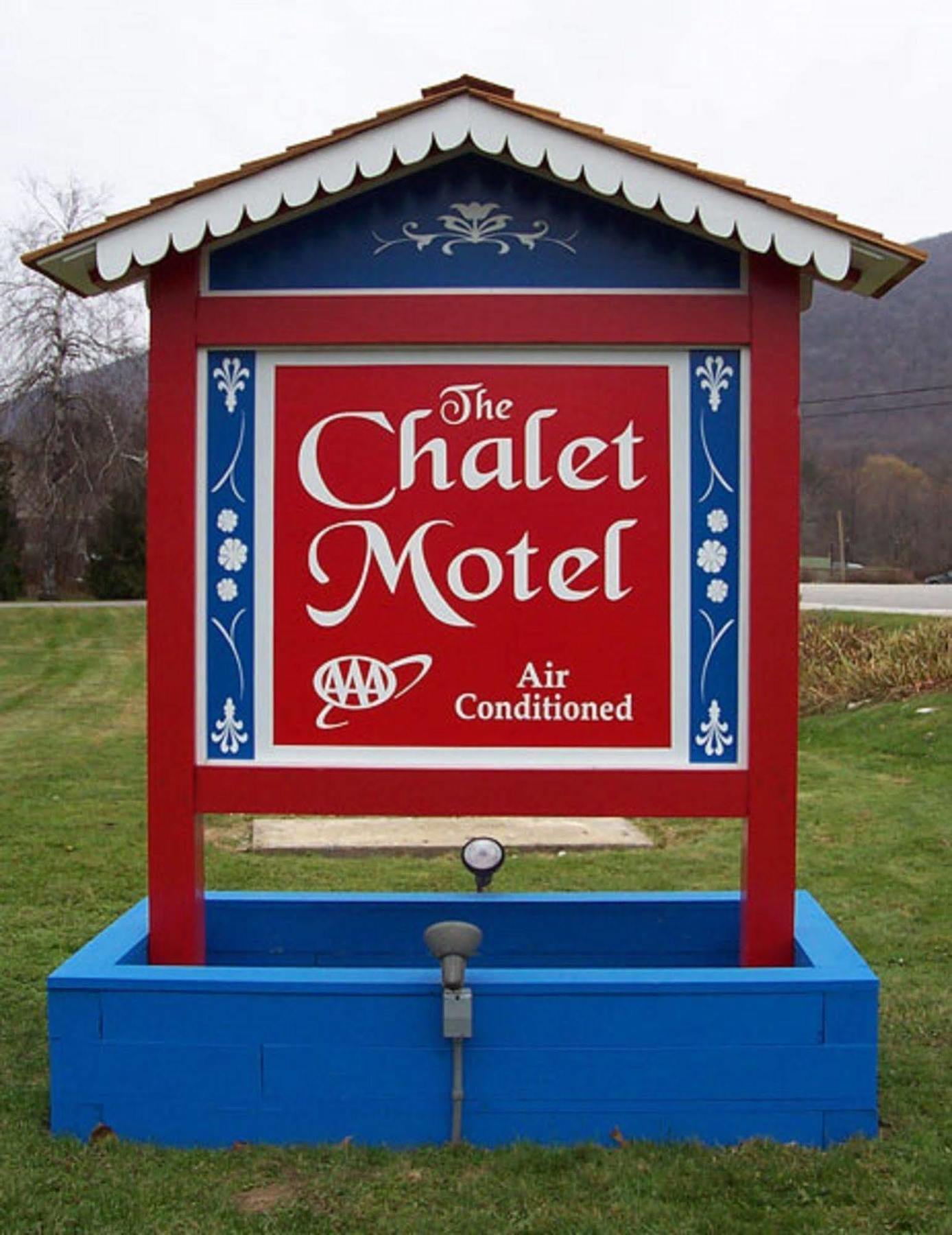 The Chalet Motel By Wyndham Manchester Exterior foto